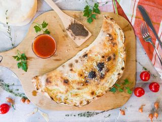 Пица Калцоне Затворена