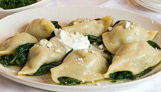 Pierogi z kapustą i  grzybami z barszczem czerwonym