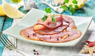 Carpaccio di Tonno a Pinne Gialle Leggermente Affumicato