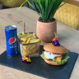 Meniu Burger + Pepsi 0.33L