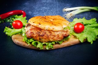 Punjena bela vešalica 250g