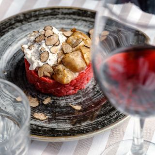 Tartare di Chianina con burrata al tartufo