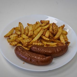Kiełbasa z frytkami