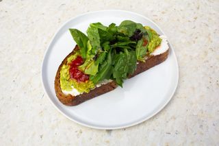 Авокадо тост з медовими томатами та лабне, 300 г