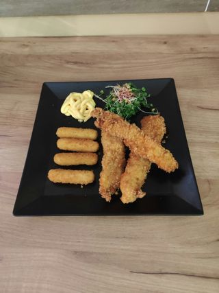 Kurczak w panko ( 3 szt) , mozarella w panko ( 4 szt), sos do wyboru
