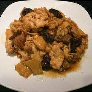 Pollo con Setas y Bambú