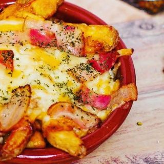 Bacon and cheese fries (picantes)