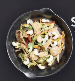 Poulet À La Noix De Cajoux