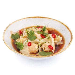 46.Pierożki wonton z krewetkami w bulionie(270g)