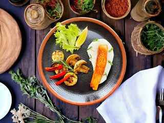 Лосось з вершковим соусом та овочами гриль (280g)