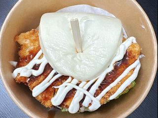 19. Baoburg al vapore con pollo croccante