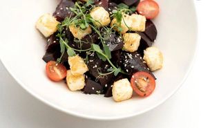 Салат с Запеченной Свеклой и сыром Фета