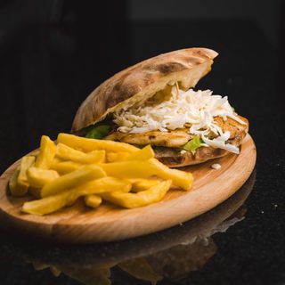 Chicken sendvič 400gr + Palačinka sa Nutellom i plazmom + Pepsi 0.33l