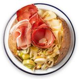 Scamorza, porri e speck