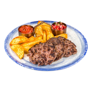 Телешки кюфтенца с пържени картофки
