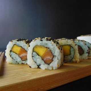 Uramaki Salmó I Mango (8 Uds.)