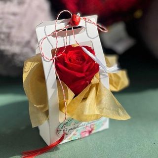 Mărțișor cu trandafiri stabilizat