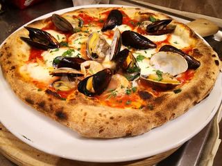 Pizza cu fructe de mare