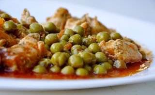 Пилешки късчета от филе с грах (350г)