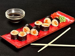 Макі з лососем (120/20/15g)