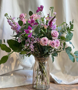 Ramo Con Flores Rosas