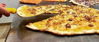 Pizza al taglio zucca e salsiccia 