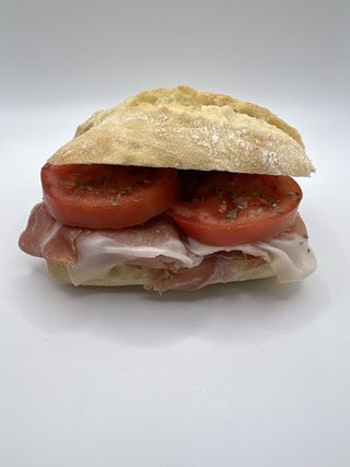 Chapatina De Jamón Serrano Y Tomate