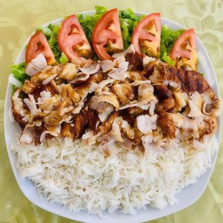 Piatto kebab con riso