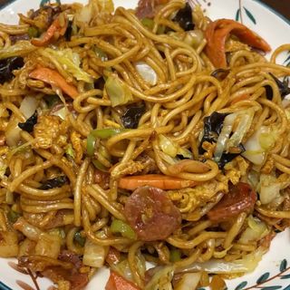 tallarines fritos con jamon york