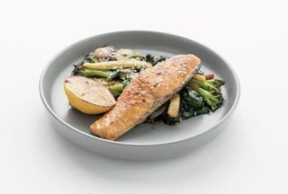 Стейк из лосося под соусом терияки