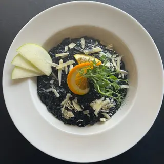 Crni risotto sa morskim plodovima
