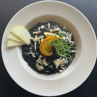 Crni risotto sa morskim plodovima