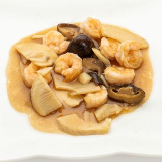 Gamberi con bambù e funghi