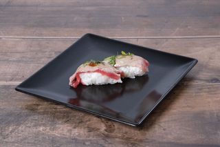 NIGIRI FLAMBEADO TUNA