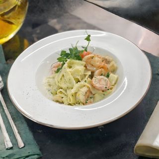 Паста з креветками та кальмарами