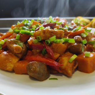 ხბოს რაგუ ბოსტნეულით