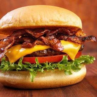 Hambúrguer com Queijo e Bacon