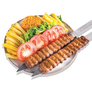 Adana vita kebab la farfurie