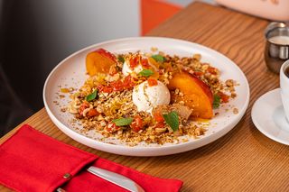 Печений гарбуз з гранолою та морозивом Йогурт (400г)