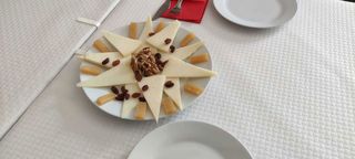 Queso Con Nueces Y Membrillo