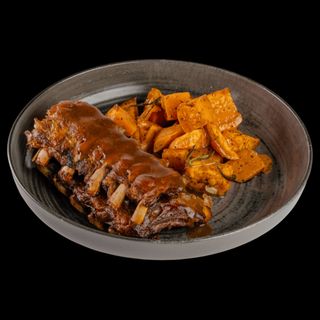 Свински ребра със сладки картофи и барбекю сос (500г)
