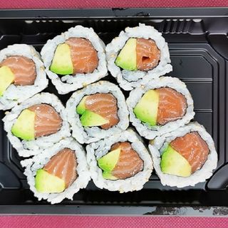 Salmón Roll y Aguacate