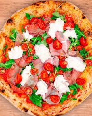 Rucola, crudo, stracciatella e pachino