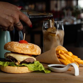 Hamburguesa de Angus + Patatas fritas