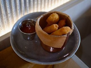 Курячі стріпси з  кисло-солодким соусом