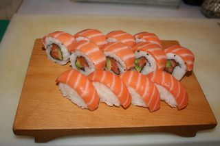 Plato Combinado 14 (Rollitos y Sushi de Salmón)