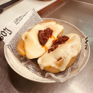 Patata al cartoccio ripiena di 'nduja, caciocavallo e cipolla rossa