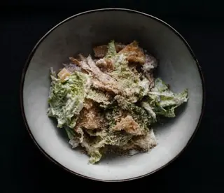 Салат с курицей и ананасом
