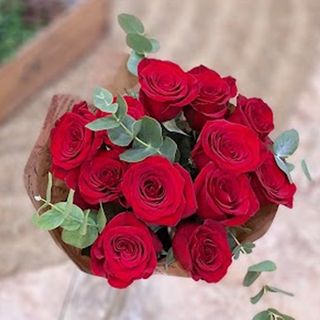 12 rosas rojas "Pasión"