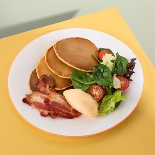 Панські кейки з беконом та мусом кімчі